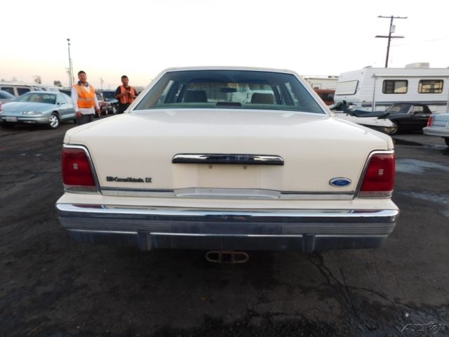 1989 Ford Crown Victoria LX - photo 4