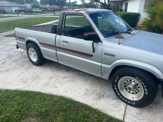 1989 Mazda B-Series Pickups SHORT BED - photo 3