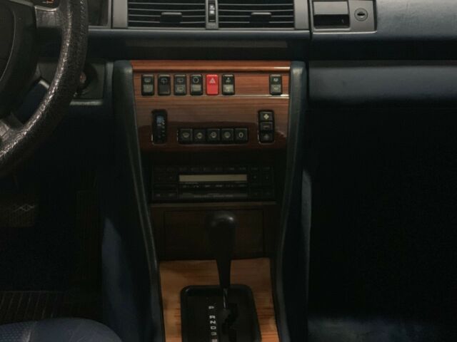 1989 Mercedes-Benz 300-Series - photo 10