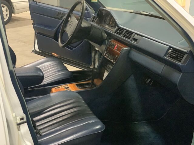 1989 Mercedes-Benz 300-Series - photo 13