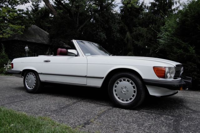 1989 Mercedes 560SL White w/ Oxblood Interior Very Good Condition No Reserve 1989 Mercedes-Benz SL-Class 560Sl - Conv./Hdtp.