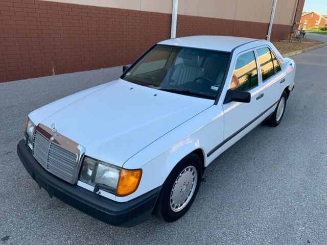 1989 Mercedes-Benz E-Class base - photo 2