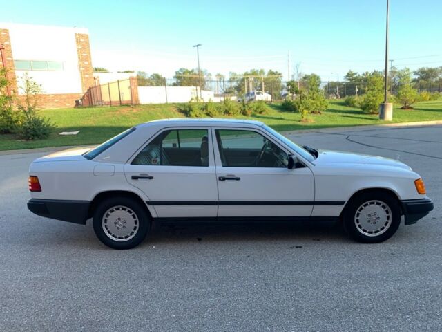 1989 Mercedes-Benz E-Class base - photo 3