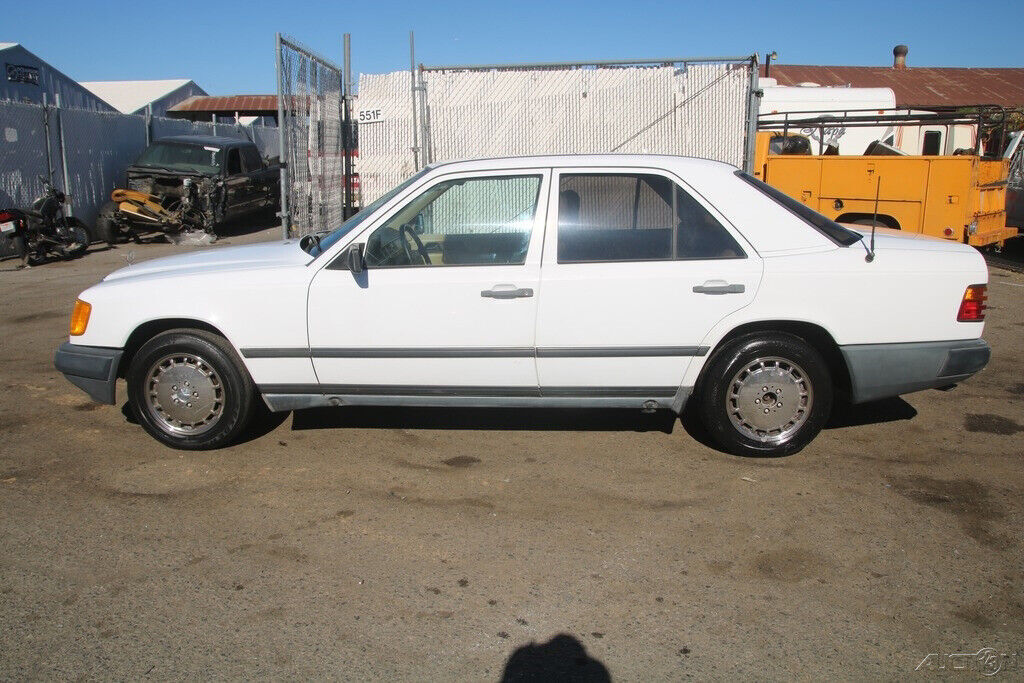 1989 Mercedes-Benz 300-Series 300 E - photo 3