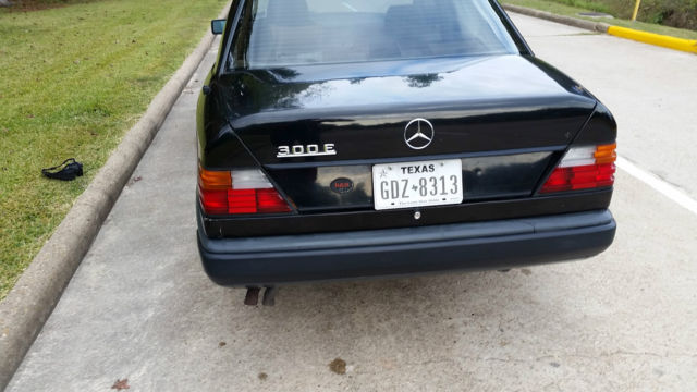 1989 Mercedes-Benz 300-Series Chrome strips on both sides, plus wheel wells - photo 3