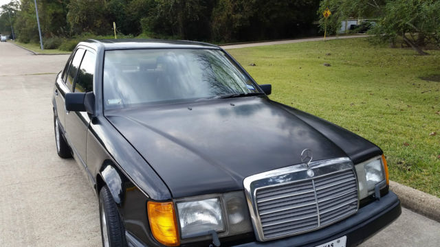 1989 Mercedes-Benz 300-Series Chrome strips on both sides, plus wheel wells - photo 4