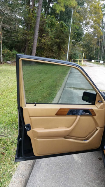 1989 Mercedes-Benz 300-Series Chrome strips on both sides, plus wheel wells - photo 5