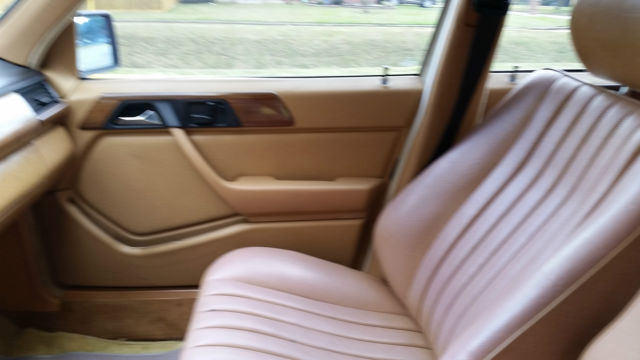 1989 Mercedes-Benz 300-Series Chrome strips on both sides, plus wheel wells - photo 7