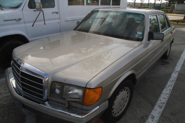 1989 Mercedes-Benz 300-Series Base Sedan 4-Door - photo 2