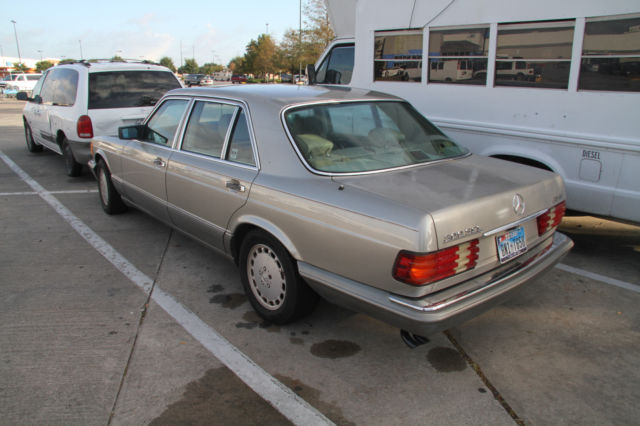 1989 Mercedes-Benz 300-Series Base Sedan 4-Door - photo 3