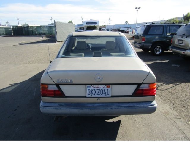 1989 Mercedes-Benz 300-Series 4 Dr - photo 4
