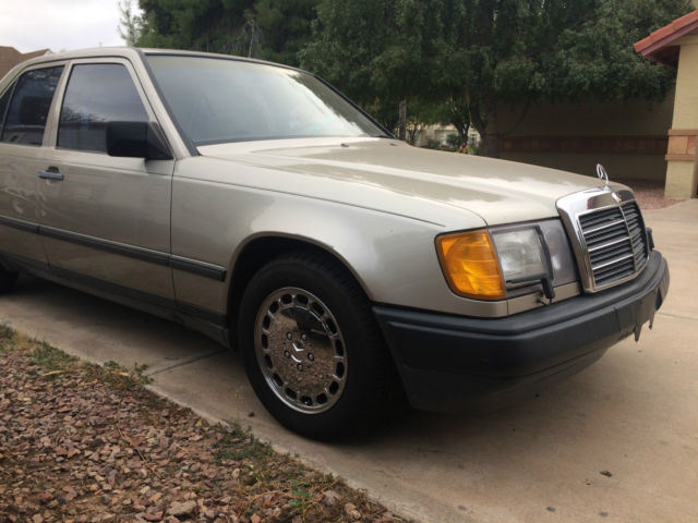 1989 Mercedes-Benz 300-Series Base Sedan 4-Door - photo 2