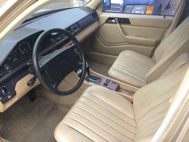 1989 Mercedes-Benz 300-Series Base Sedan 4-Door - photo 7