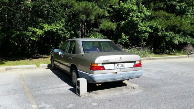 1989 Mercedes-Benz 300E for parts only needs a new transmission 1989 Mercedes-Benz 300-Series