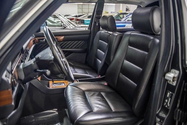 1989 Mercedes-Benz 300-Series Base Sedan 4-Door - photo 4