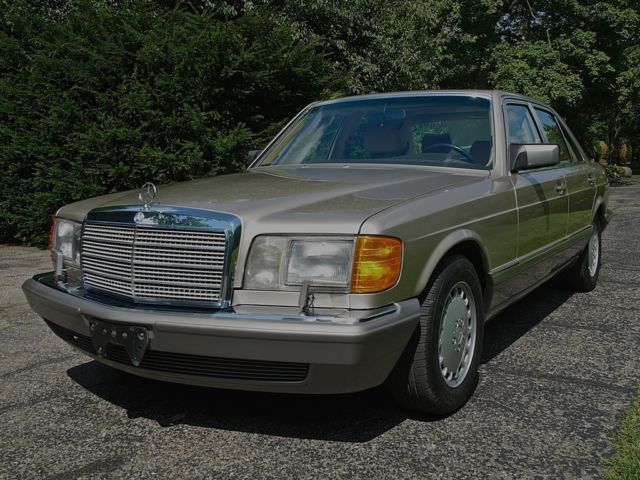 1989 Mercedes-Benz 300-Series