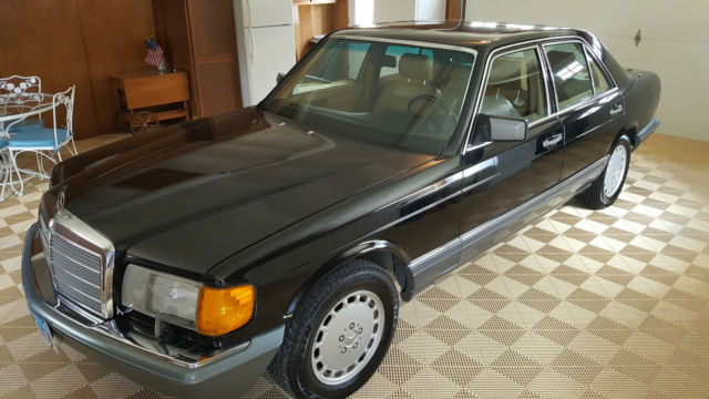 1989 Mercedes-Benz 300-Series