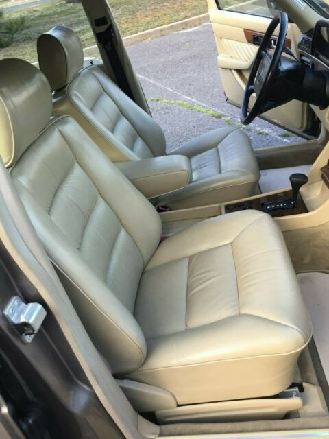 1989 Mercedes-Benz 300-Series Sedan - photo 12