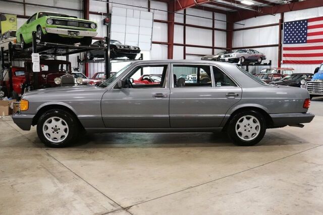 1989 Mercedes-Benz 400-Series -- - photo 2