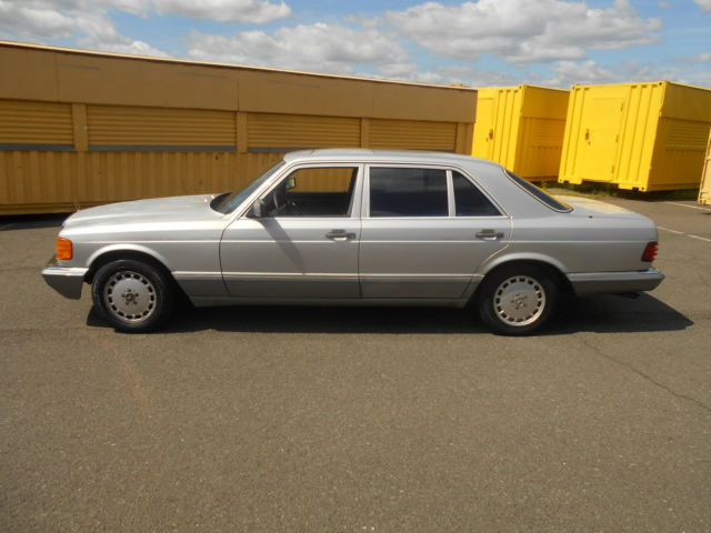 1989 Mercedes-Benz 400-Series