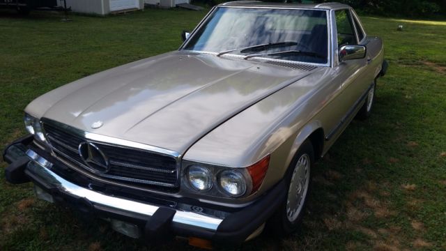 1989 MERCEDES BENZ 560 SL - FAMILY-OWNED. GARAGED AND PAMPERED. LOW RESERVE. 1989 Mercedes-Benz SL-Class