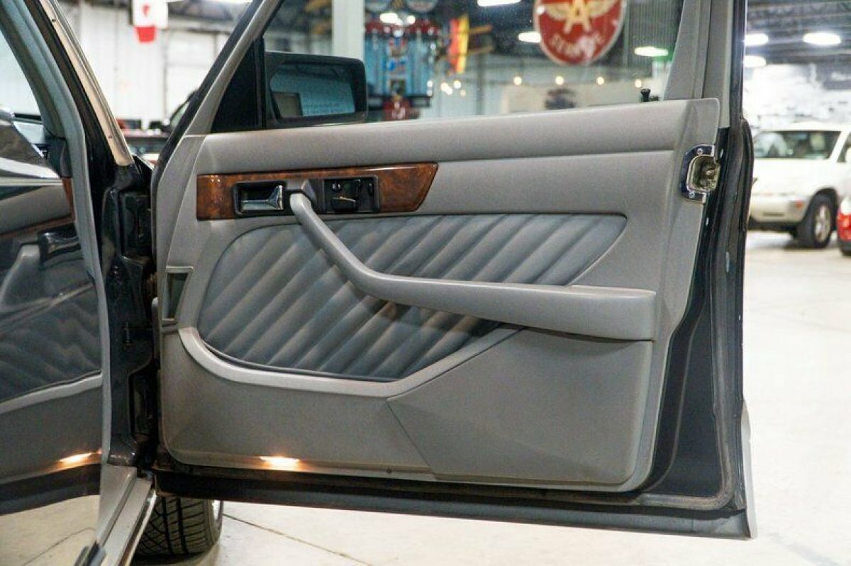 1989 Mercedes-Benz 560SEL - photo 12