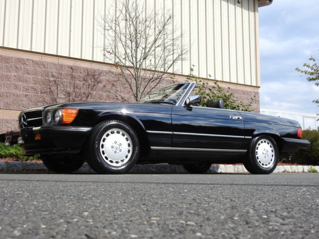 1989 Mercedes-Benz 560SL 21k miles Last year R107 Triple Black Exceptional !!! 1989 Mercedes-Benz 500-Series Base Convertible 2-Door
