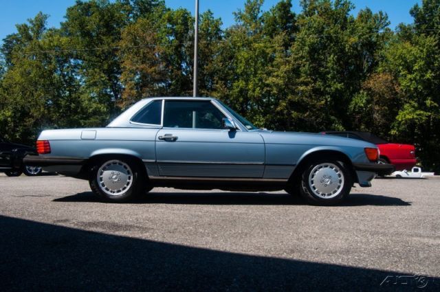 1989 Mercedes-Benz 500-Series 1989 Mercedes-Benz 560SL Blue/Blue, Two Tops, Nice - photo 8