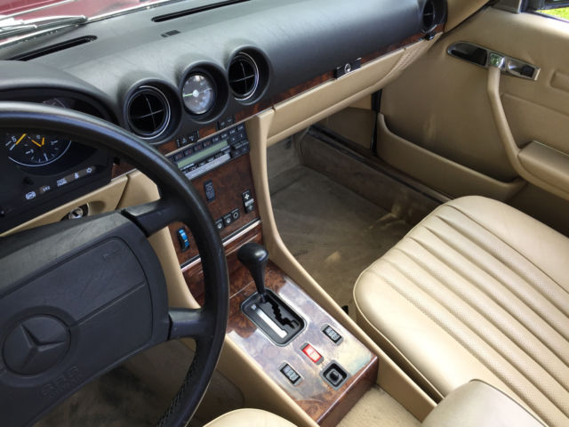 1989 Mercedes-Benz SL-Class 560SL in Garnet Red Metallic w. Parchment leather - photo 10