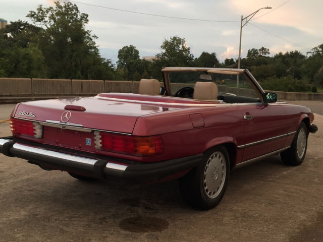 1989 Mercedes-Benz SL-Class 560SL in Garnet Red Metallic w. Parchment leather - photo 4