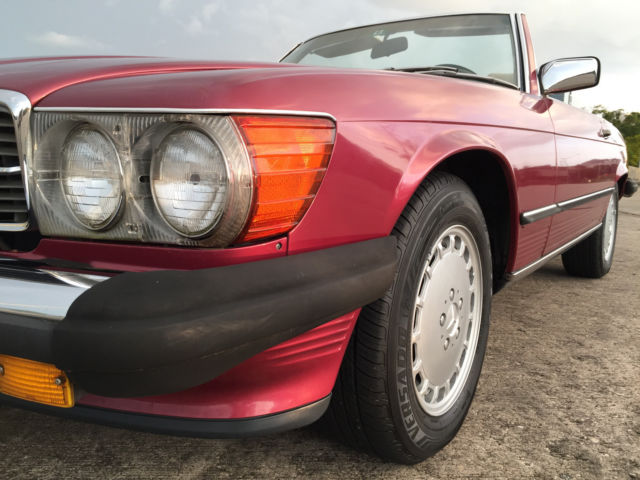 1989 Mercedes-Benz SL-Class 560SL in Garnet Red Metallic w. Parchment leather - photo 6