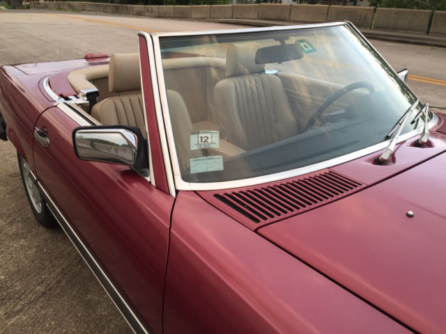 1989 Mercedes-Benz SL-Class 560SL in Garnet Red Metallic w. Parchment leather - photo 8