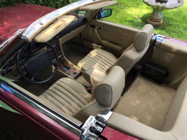 1989 Mercedes-Benz SL-Class 560SL in Garnet Red Metallic w. Parchment leather - photo 9