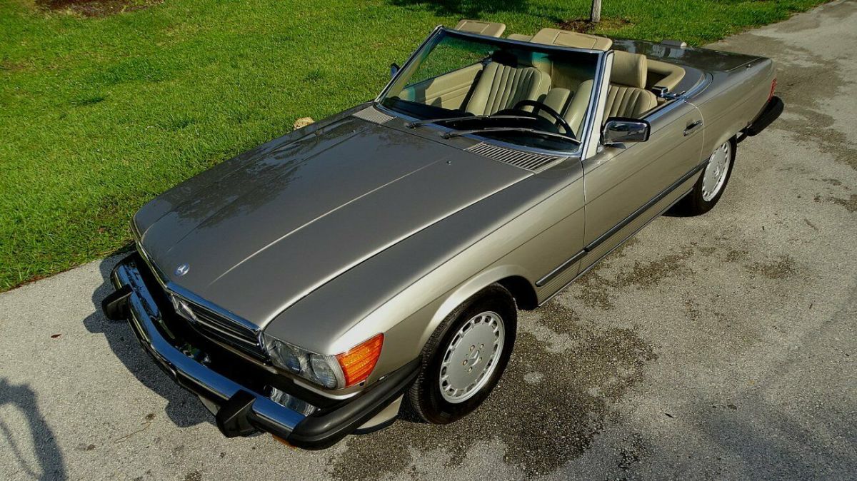 1989 MERCEDES BENZ 560SL ROADSTER TWO TOPS ONE OWNER 32,000 MILES CLASSIC DESIGN 1989 Mercedes-Benz SL-Class 560SL