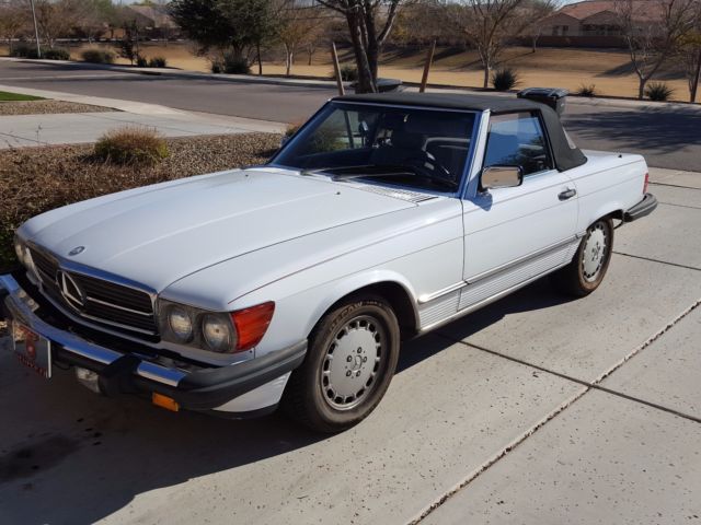 1989 Mercedes-Benz 560SL - Soft and Hard Top! Convertible and Classy! 1989 Mercedes-Benz 500-Series