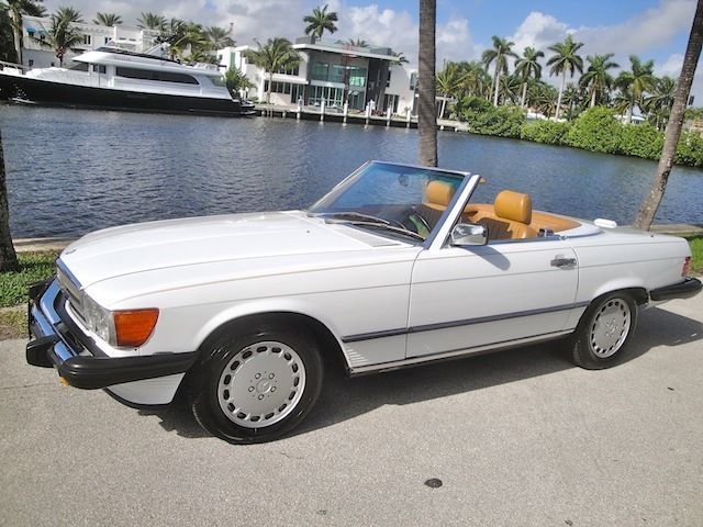1989 Mercedes Benz 560SL Top collectible color combo/year and only 45,150 miles! 1989 Mercedes-Benz SL-Class convertible