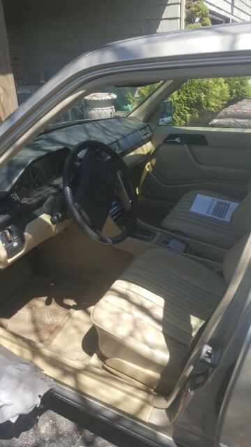 1989 Mercedes-Benz 300-Series E class - photo 10