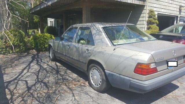 1989 Mercedes-Benz 300-Series E class - photo 3