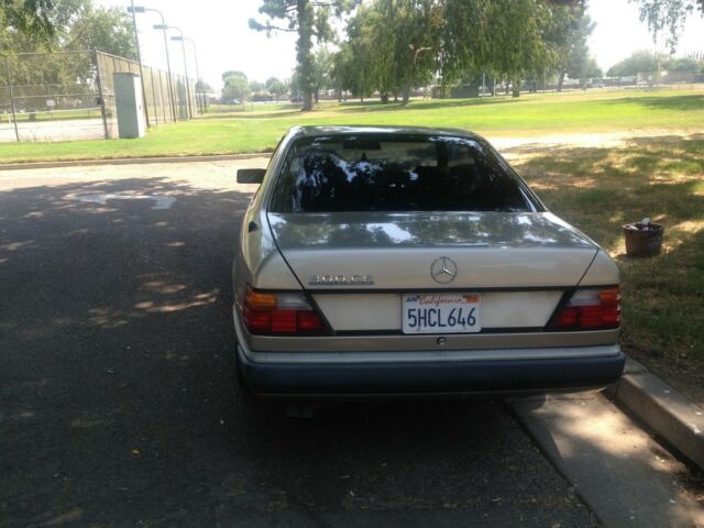 1989 Mercedes-Benz 300-Series 300ce - photo 3