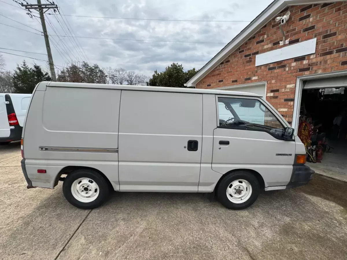 1989 MITSHUBISHI VAN 1989 Mitsubishi Other