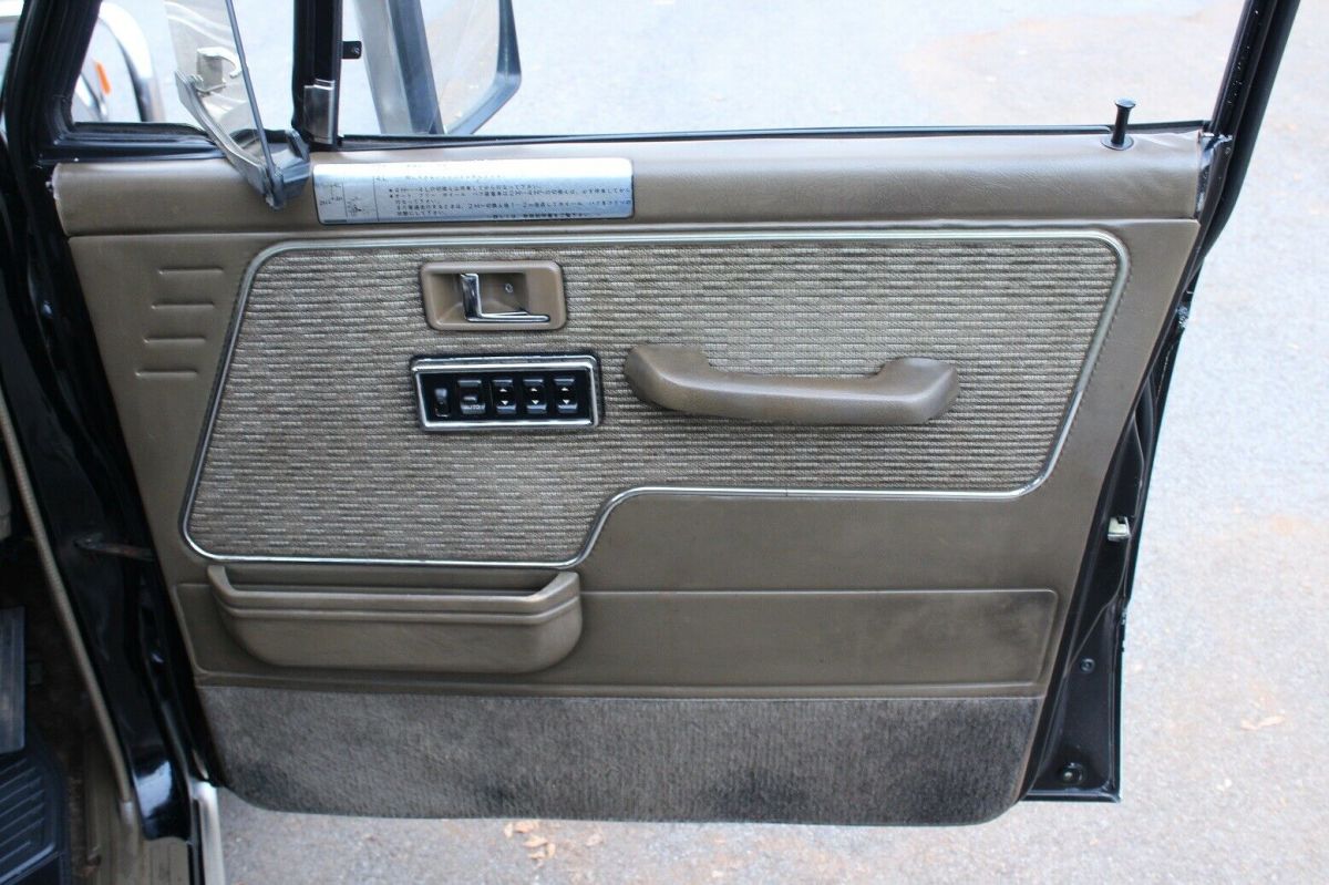 1989 Mitsubishi Montero - photo 12