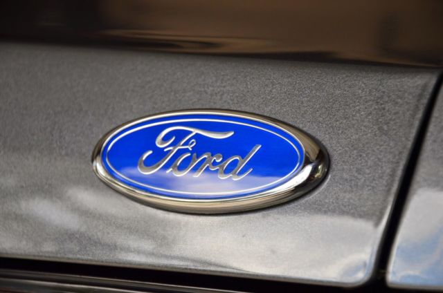 1989 Ford Mustang LX Sedan 2-Door - photo 13