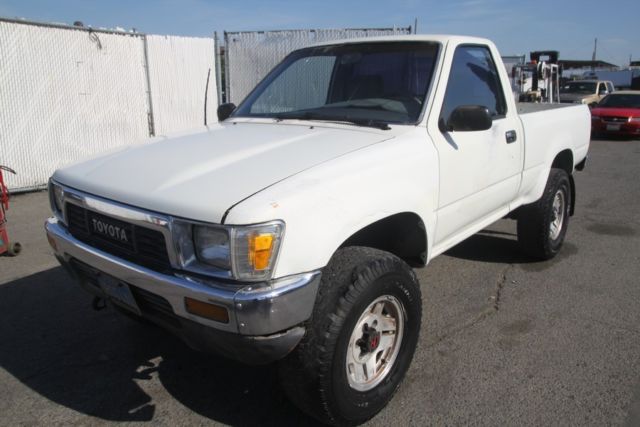 1989 Nissan Pickup DLX 4x4 Manual 4 Cylinder NO RESERVE 1989 Nissan Other Pickups DLX Reg. Cab Short Bed 4WD