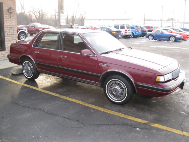 1989 Oldsmobile Cutlass Base Sedan 4-Door - photo 2