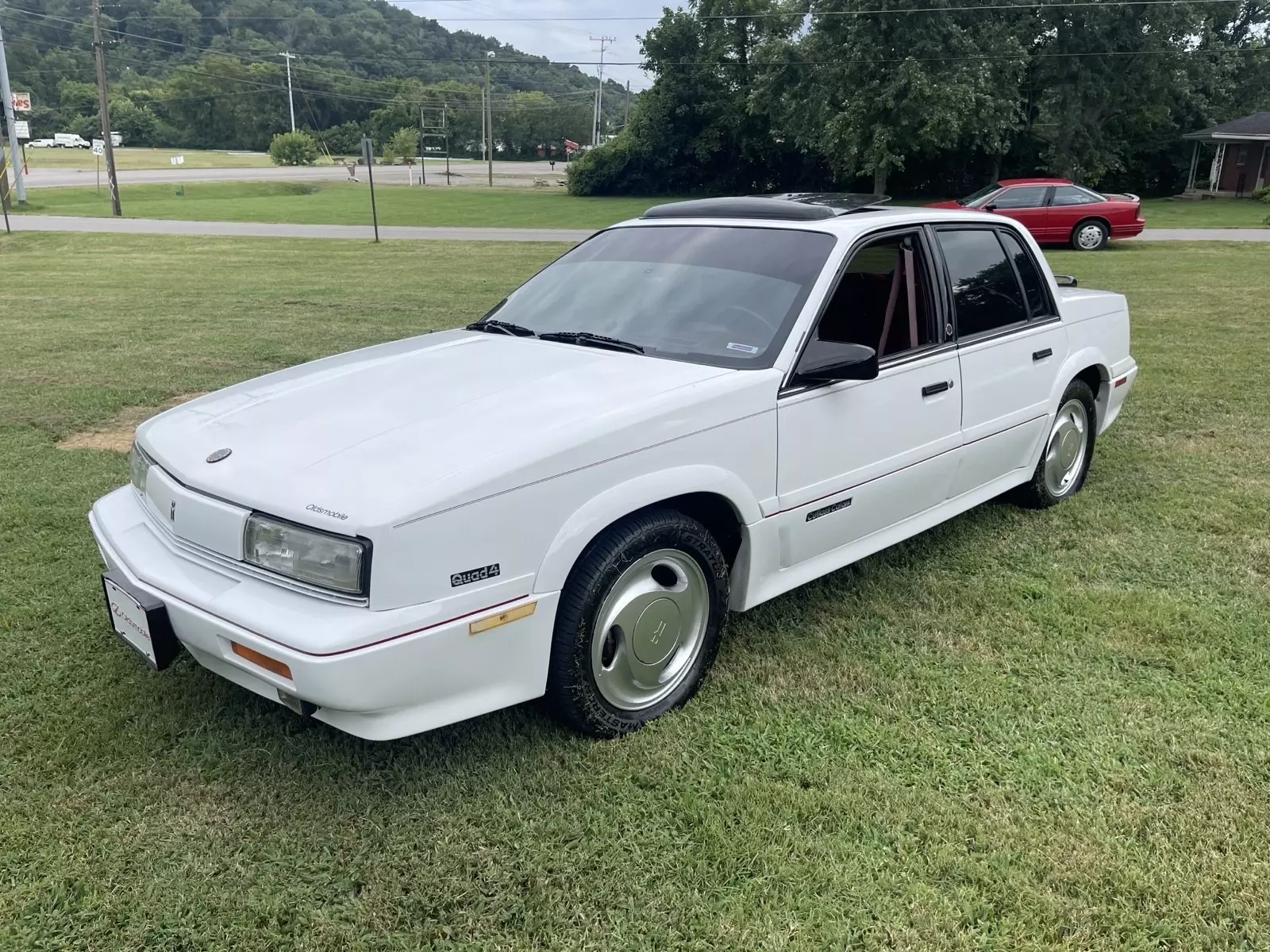 1989 Oldsmobile Cutlass Sedan White INTERNATIONAL SERIES 1989 Oldsmobile Cutlass INTERNATIONAL SERIES
