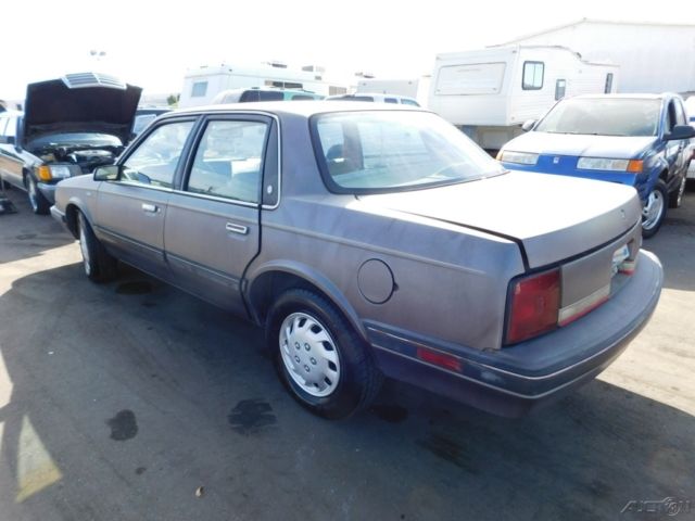 1989 Oldsmobile Cutlass Base Sedan 4-Door - photo 3
