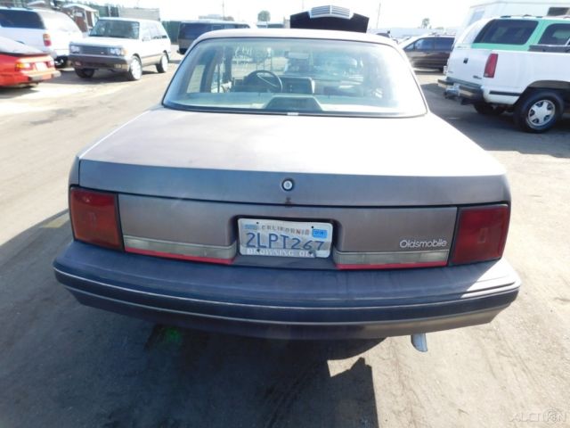 1989 Oldsmobile Cutlass Base Sedan 4-Door - photo 4