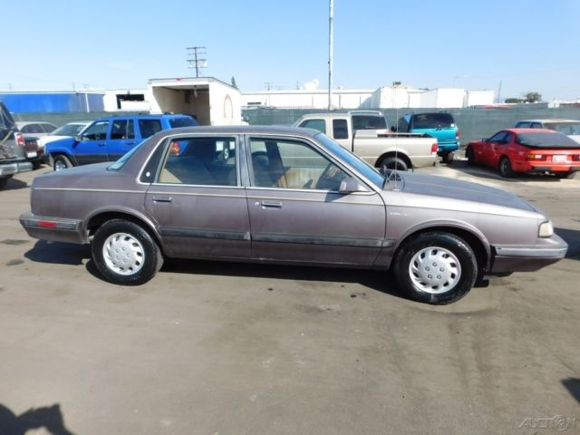 1989 Oldsmobile Cutlass Base Sedan 4-Door - photo 6