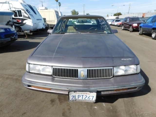 1989 Oldsmobile Cutlass Base Sedan 4-Door - photo 8