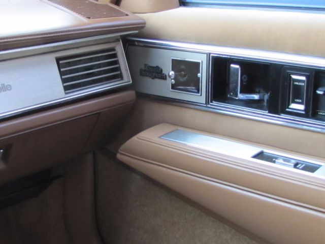 1989 Oldsmobile Eighty-Eight Royal Brougham - photo 12